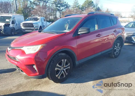 2017 Toyota Rav4 Le z USA, uszkodzony, nr VIN JTMZFREV5HJ135107
